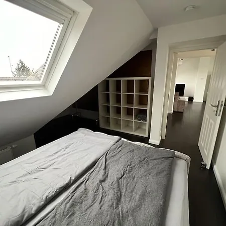 Neu 13 Nahe Bhf Siegburg, Netflix Ζίγκμπουργκ