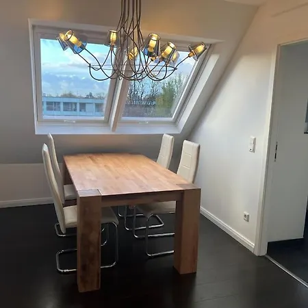 Neu 13 Nahe Bhf Siegburg, Netflix Apartment