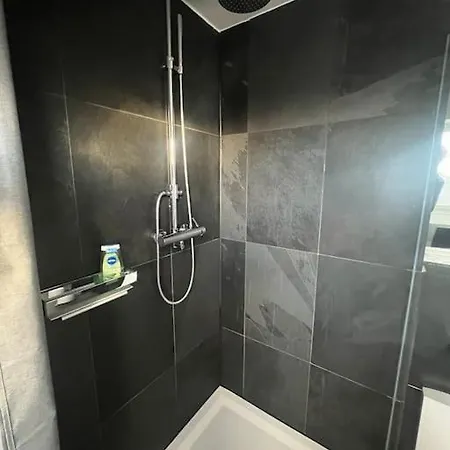 Apartment Neu 13 Nahe Bhf Siegburg, Netflix